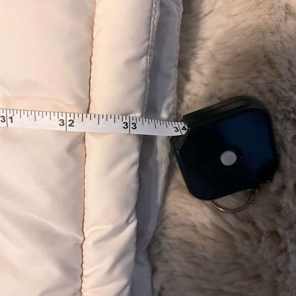Cream colored Columbia puffer with fur hood also has removable hood - Picture 8 of 10